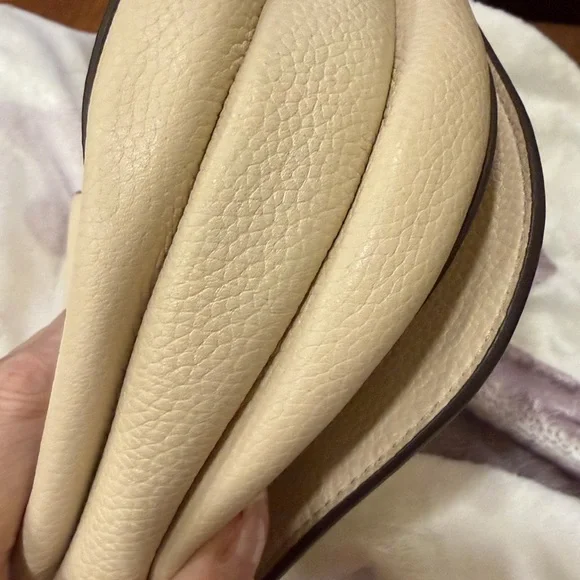 VGUC Tory Burch Ivory Crossbody Bag with Gold Accents - Picture 6 of 12